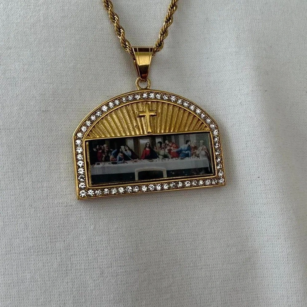 Gold Jesus Last Supper Pendant Necklace Cross Detail 24 Inch Rope Chain Mens